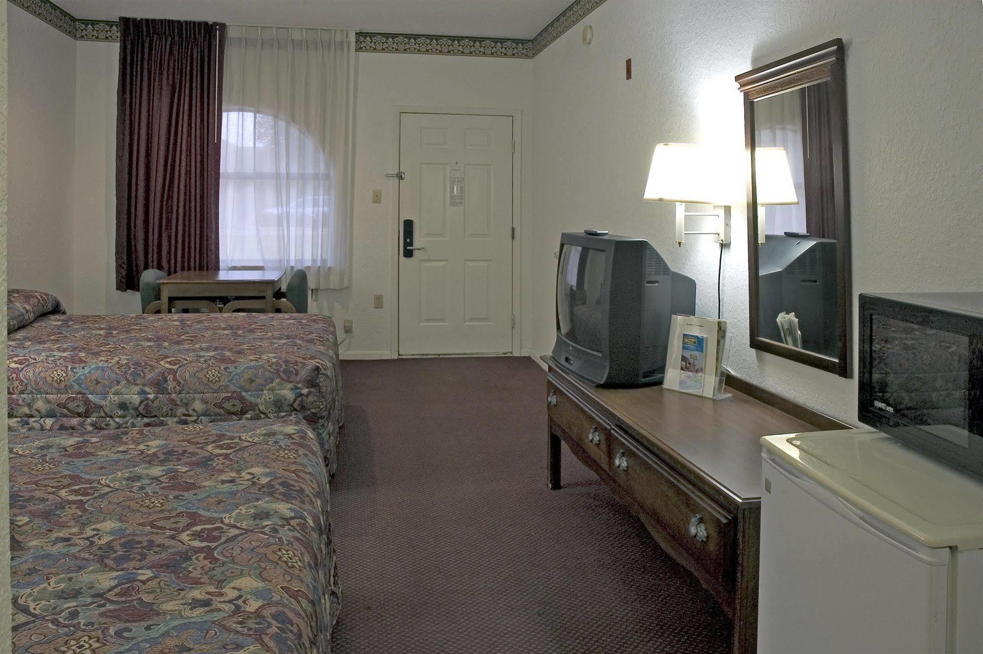 Budget Host Hempstead Inn Brookhollow/Energy Corridor Houston Bagian luar foto